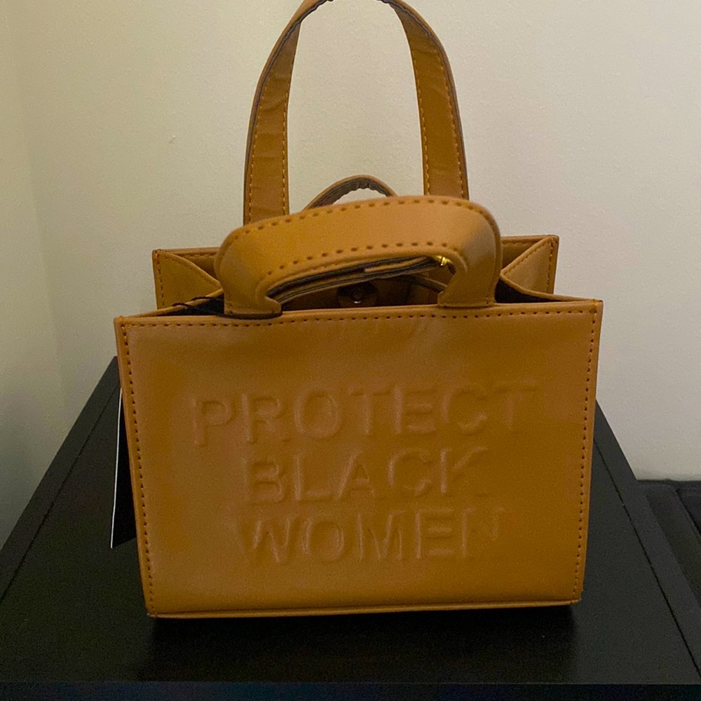 Mini shoulder bag. Dust bag included